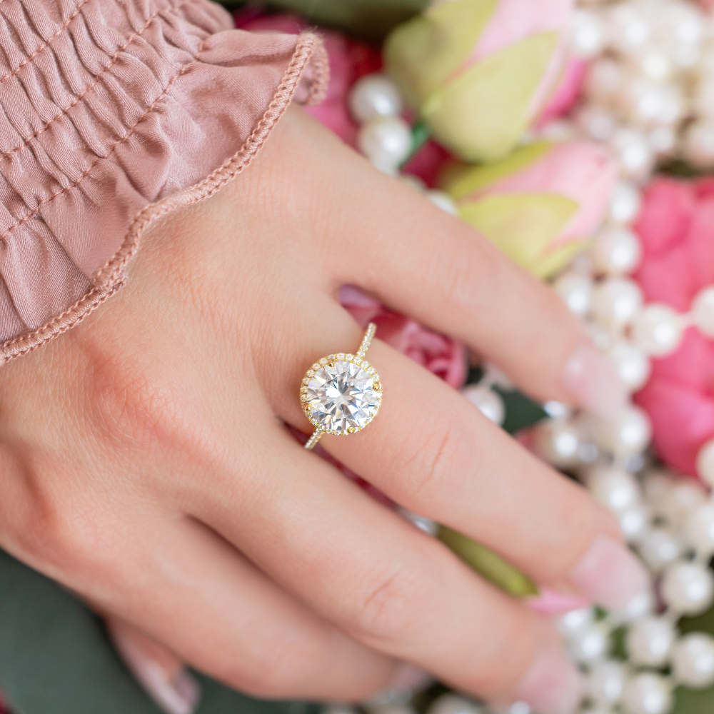 Jolene Engagement Ring in Gold - Unparalleled Sparkle!