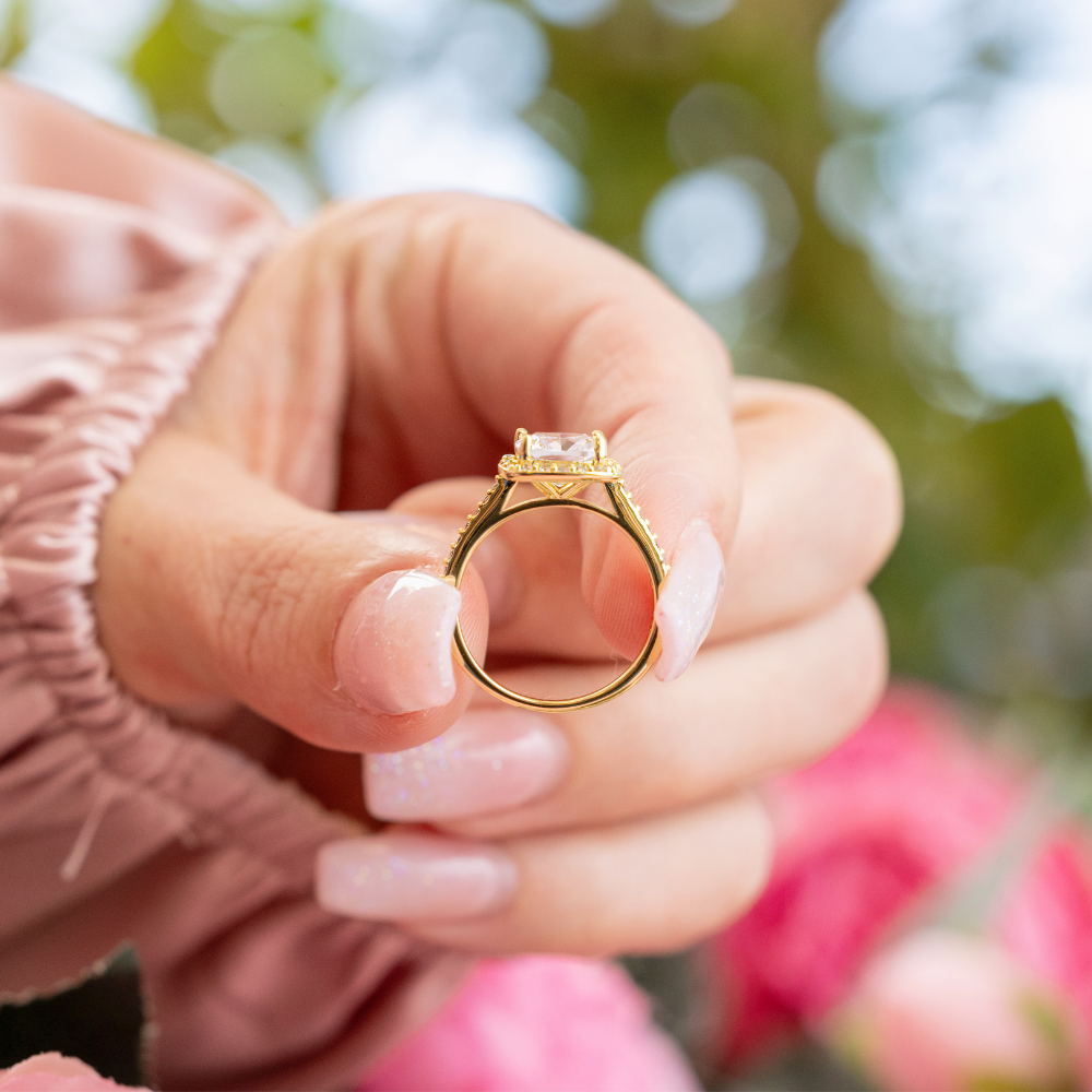 Dionne Engagement Ring in Gold - Classic and Elegant!