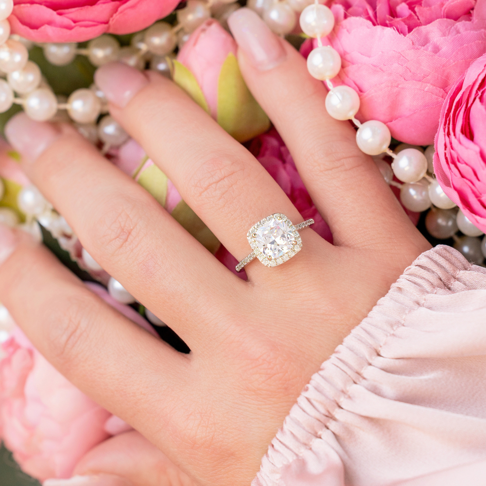 Dionne Engagement Ring in Silver - Classic and Elegant!