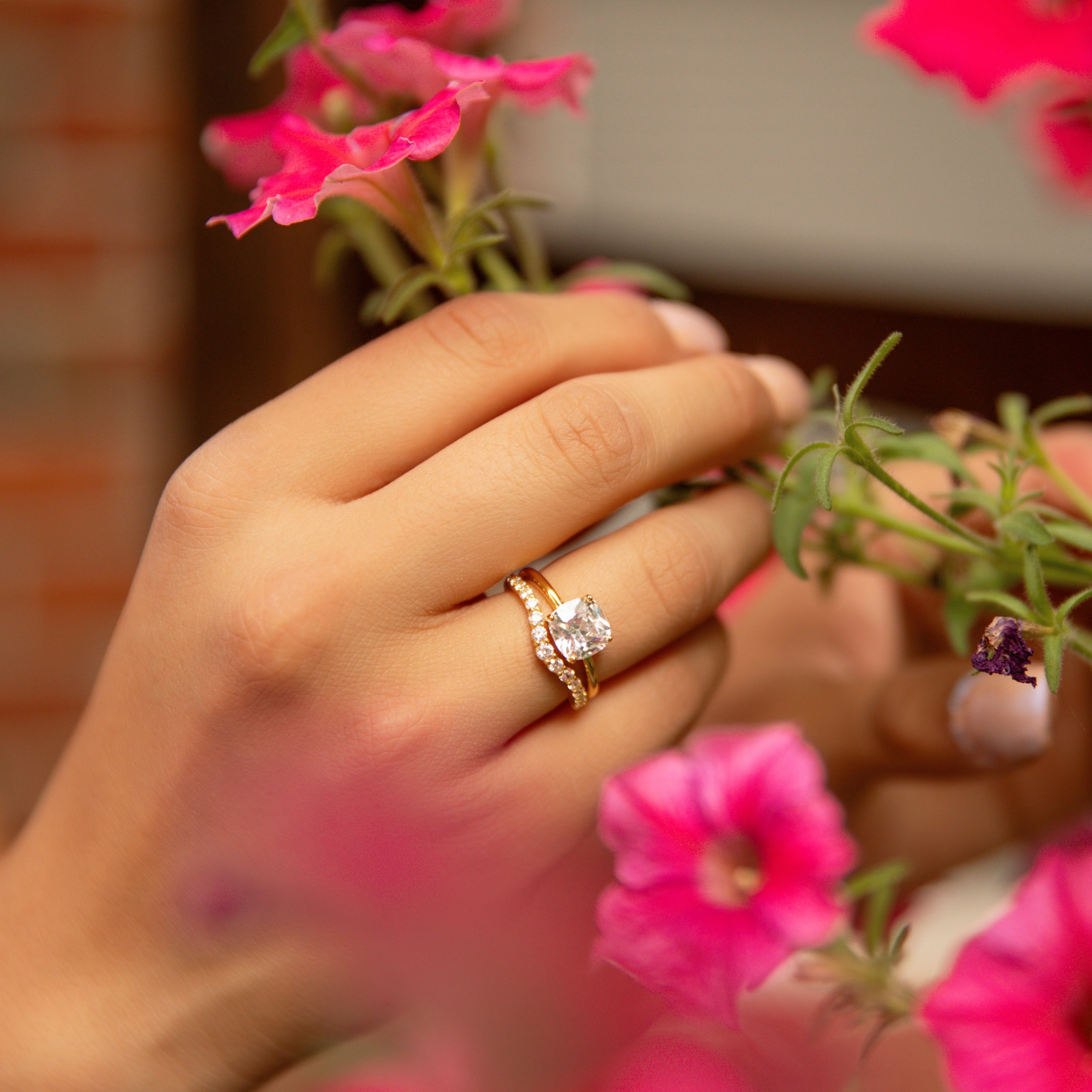 Bianca Ring in Gold - Classic Elegance