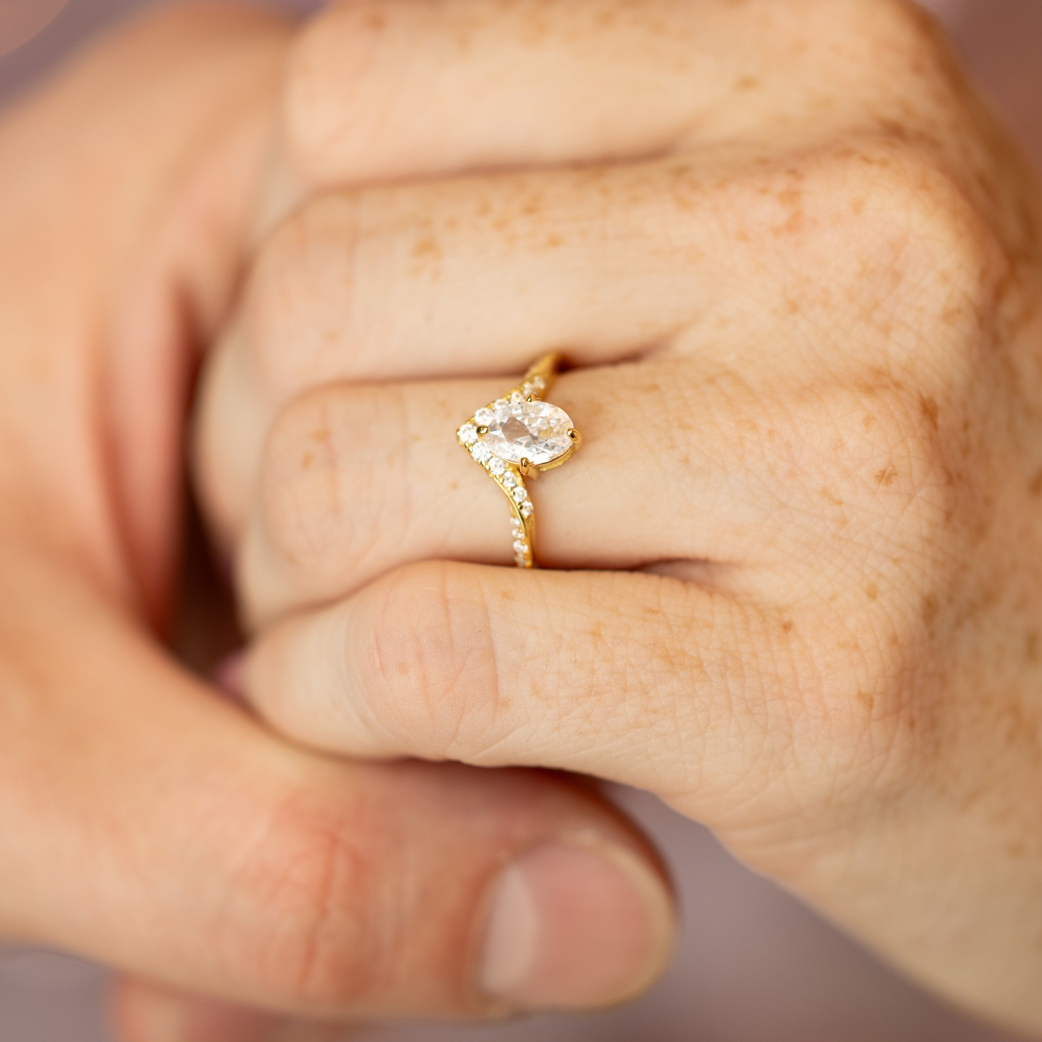 Nicole Engagement Ring in Gold - Giving Royal Vibes