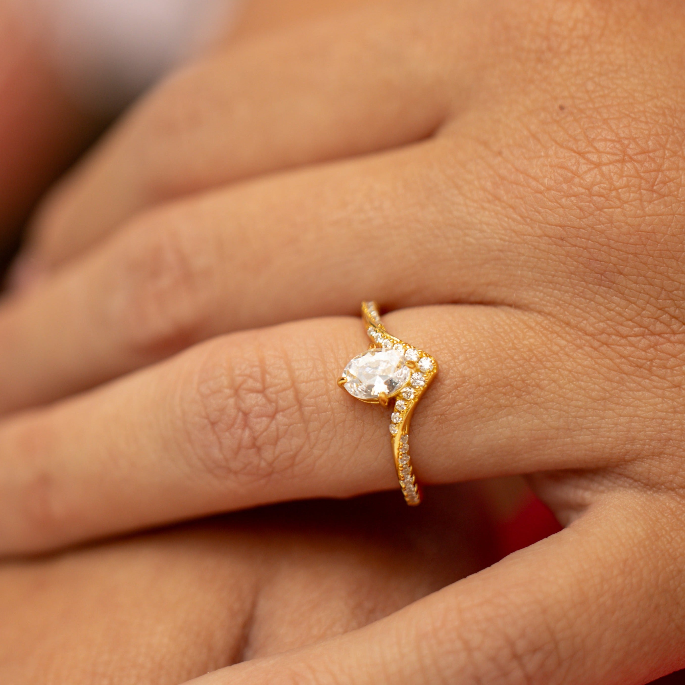 Nicole Engagement Ring in Gold - Giving Royal Vibes