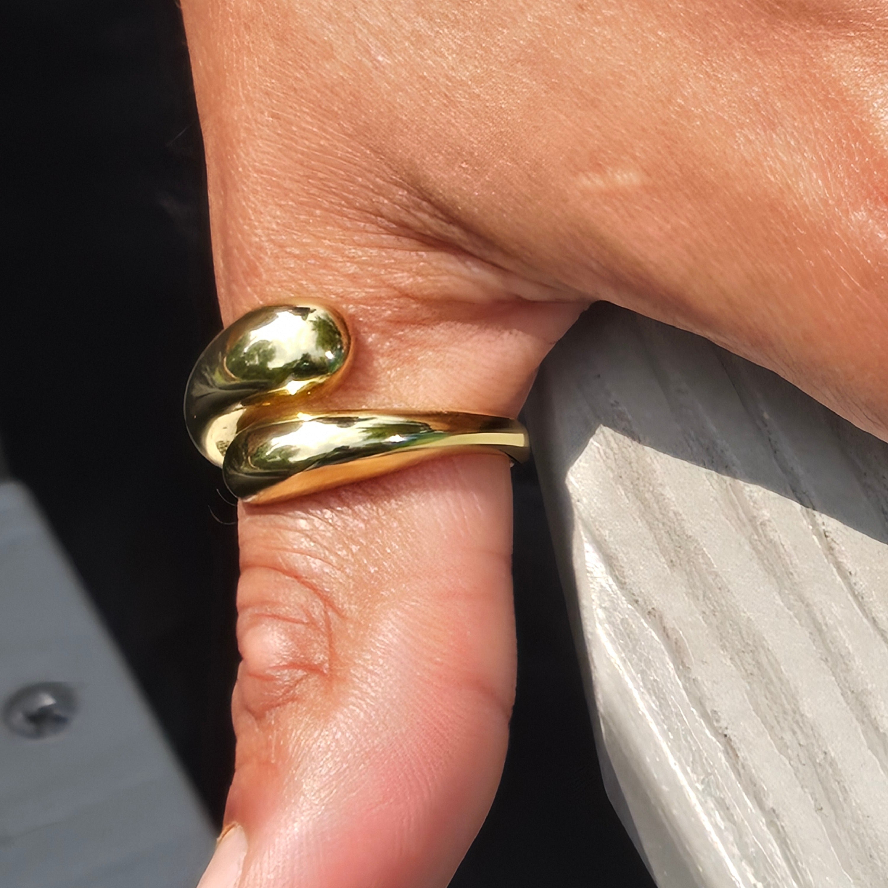 Starlette's Millennium Ring in Gold - A Total Stunner