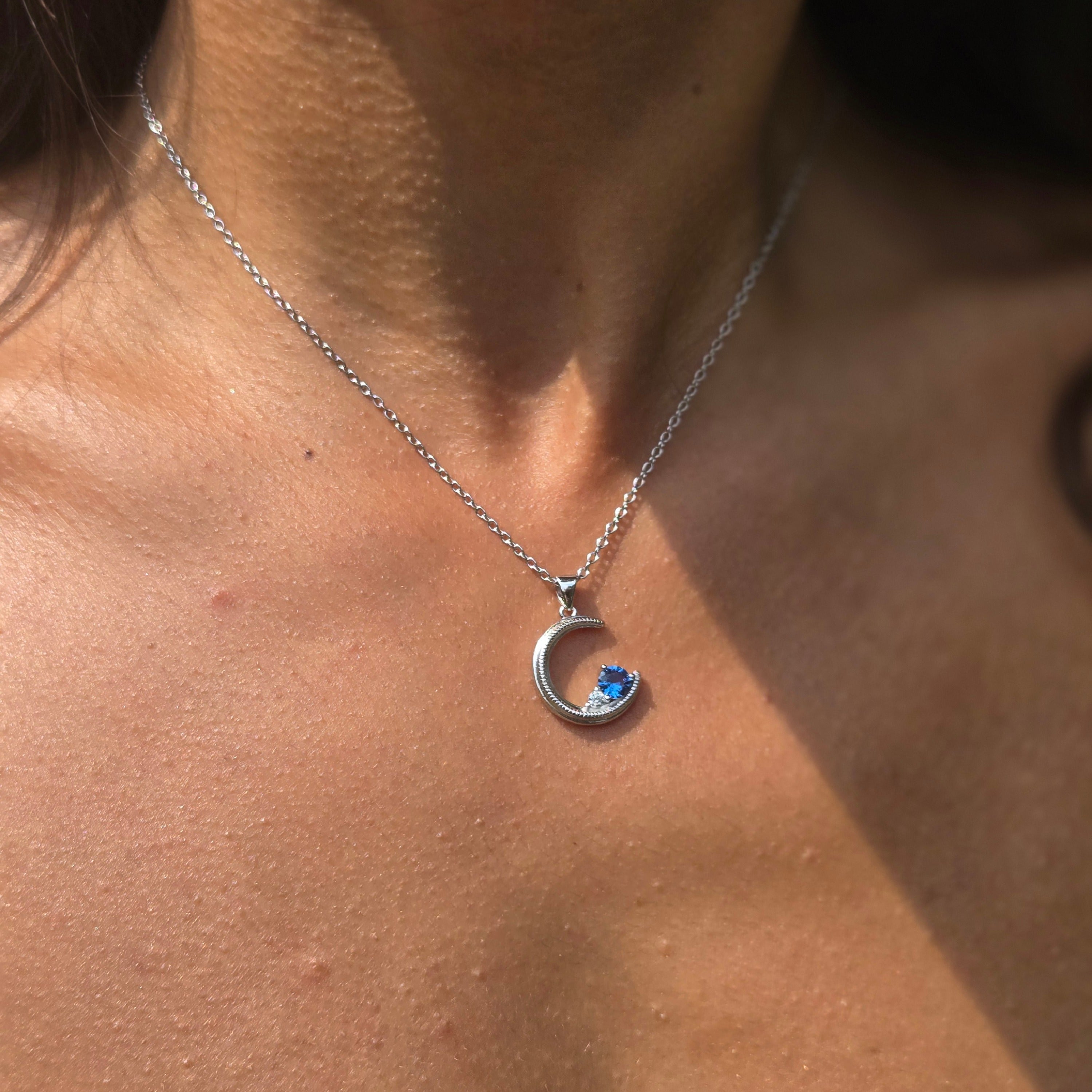 Starlette's Moonbeam Necklace in Silver - A Stunning and Versatile Pendent
