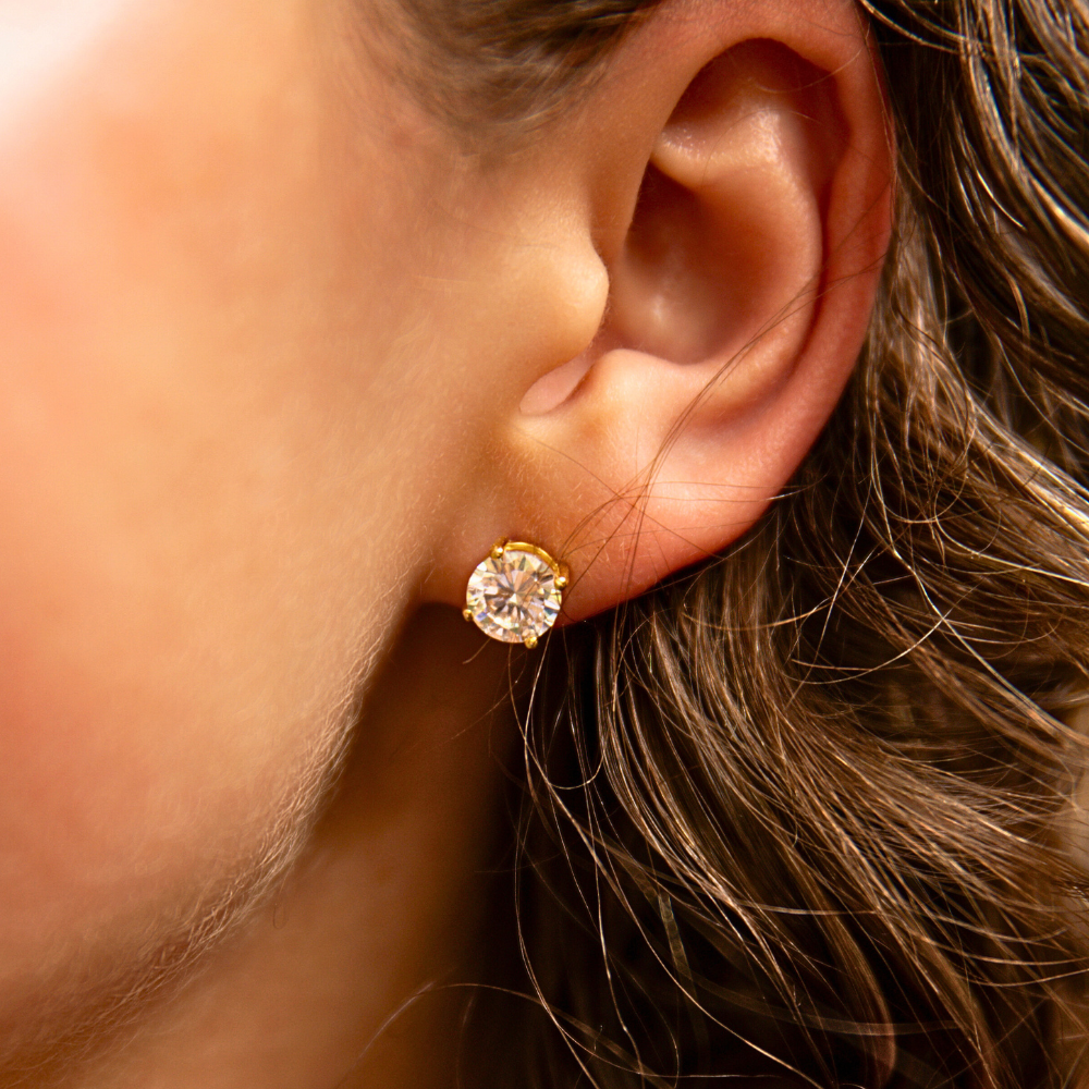 Brilliant Round Cut Studs in Gold  - Effortless Elegance