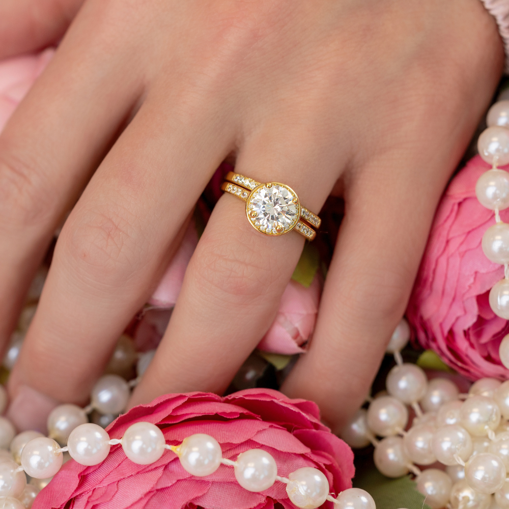 Sophia Ring in Gold - Stunning Detail for the Ultimate Bling