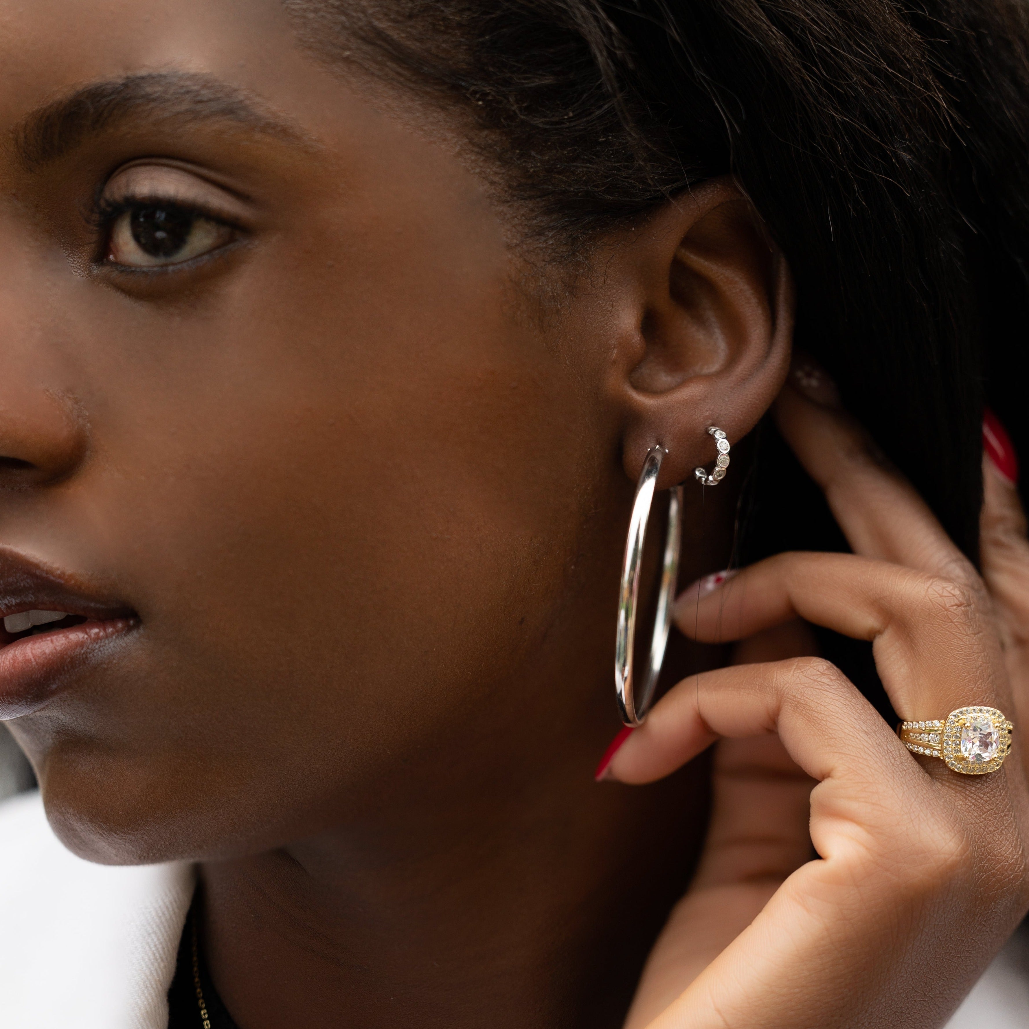 Silver Hoops - Your Lightweight Everyday Earrings
