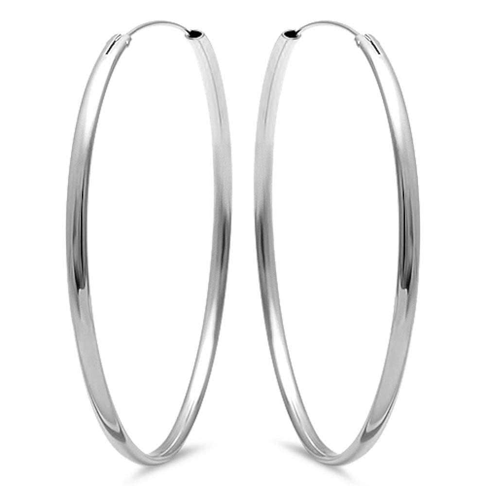 Created of certified 925 sterling silver
Plated in rhodium
Hypoallergenic